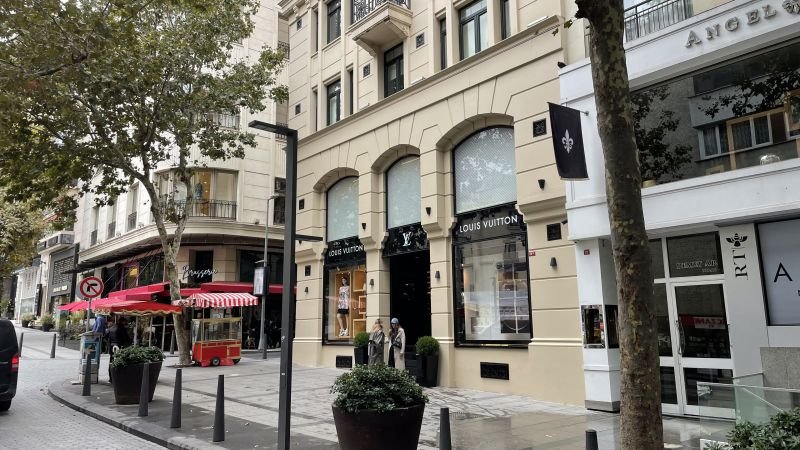 Shop fronts on Abdi İpekçi Street, Nişantaşı
